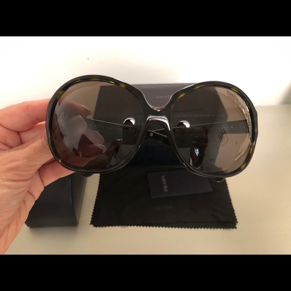 Prada sunglasses - Picture 1 of 9